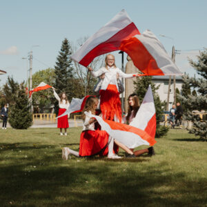 dziewczynka z flagami polski, układ taneczny